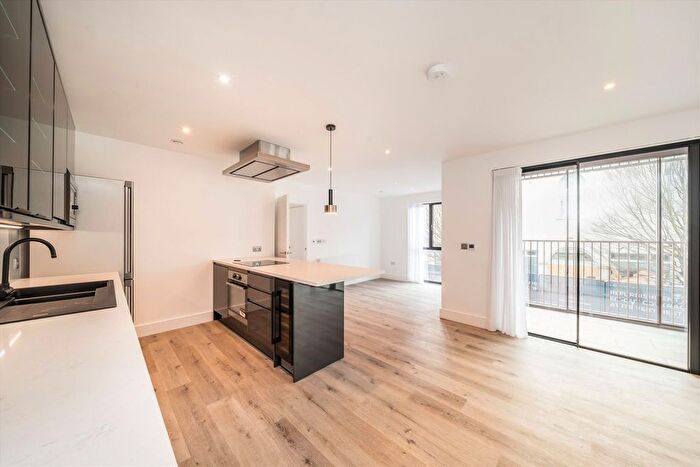 2 Bedroom Flat To Rent In Coomer Place, London, SW6