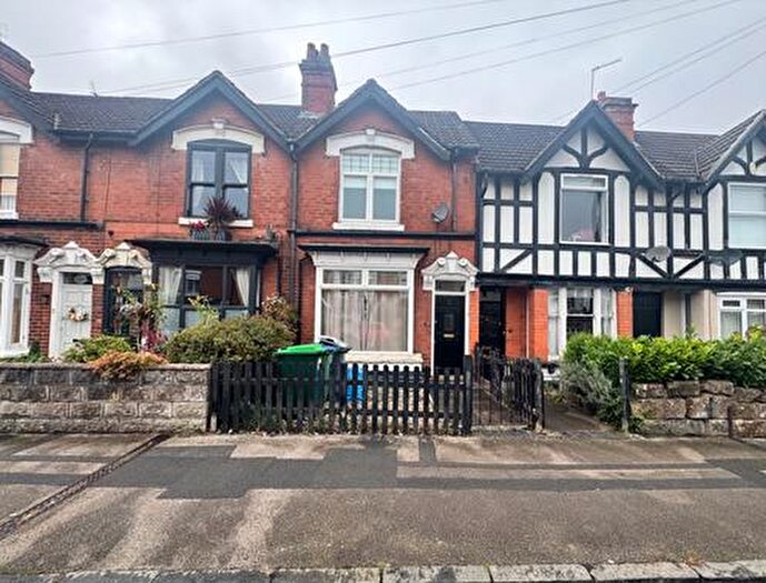 3 Bedroom House To Rent In Lightwoods Road, Smethwick, B67