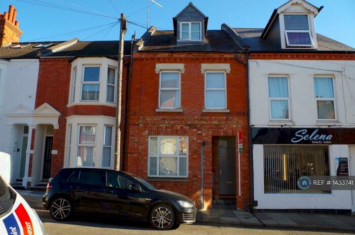 2 Bedroom Flat To Rent In Allen Road, Northampton, NN1