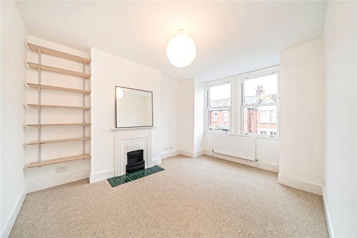 3 Bedroom Apartment To Rent In Deacon Road, London, NW2