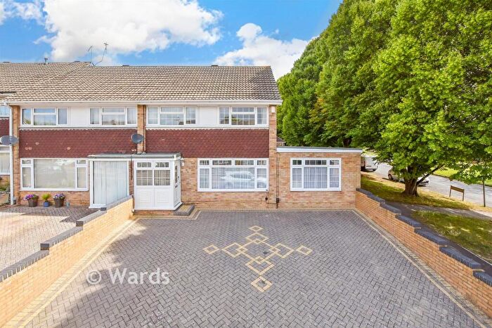 5 Bedroom End Of Terrace House For Sale In Snowdon Avenue, Maidstone, Kent, ME14