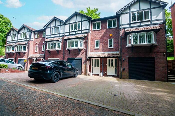 4 Bedroom Town House For Sale In Lowther Close, Prestwich, Manchester, M25