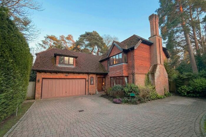 5 Bedroom Detached House To Rent In Hook Heath, Woking, Surrey, GU22