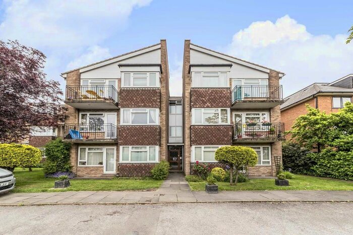 1 Bedroom Flat To Rent In Galsworthy Road, Norbiton, Kingston Upon Thames, KT2