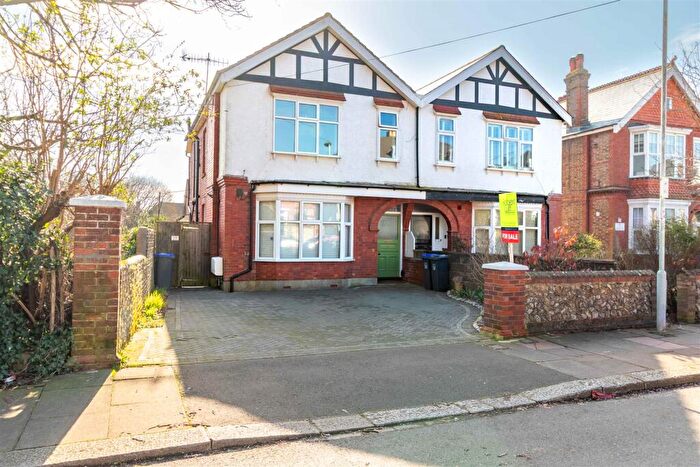 3 Bedroom Apartment For Sale In St. Michaels Road, Worthing, BN11