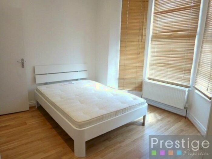 Studio To Rent In Wedmore Gardens, London, N19