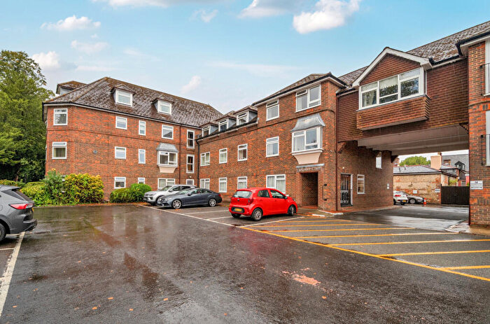 3 Bedroom Retirement Property For Sale In Market Square, Alton, Hampshire, GU34