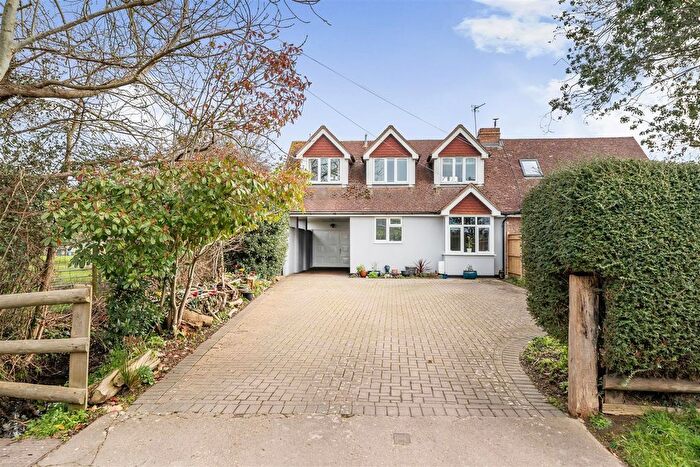 4 Bedroom Chalet For Sale In Castlemans Lane, Hayling Island, PO11