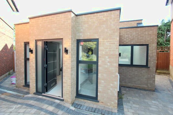 3 Bedroom Detached House To Rent In Porch Way, London, N20