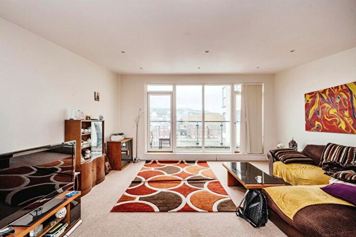 3 Bedroom Flat For Sale In Trawler Road, Maritime Quarter, Swansea, SA1