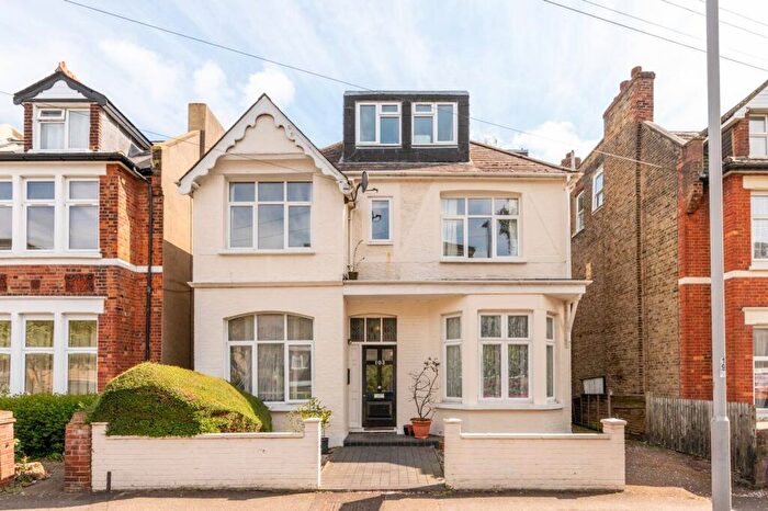 1 Bedroom Flat To Rent In King Charles Road, Surbiton, KT5