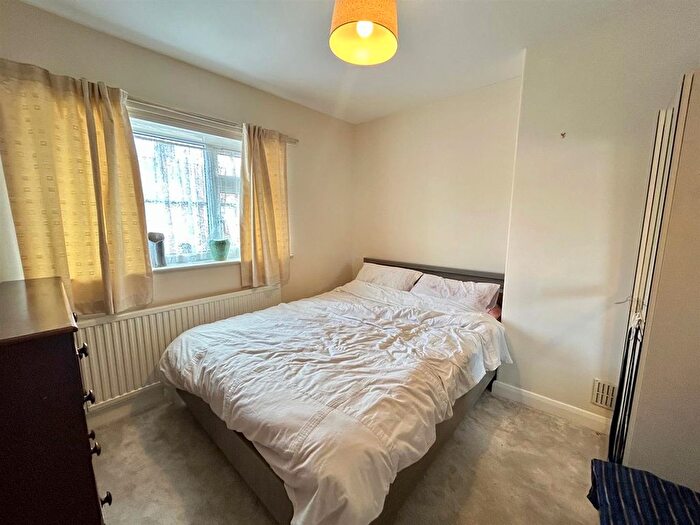3 Bedroom Terraced House For Sale In Holly Walk, Scarborough, YO12