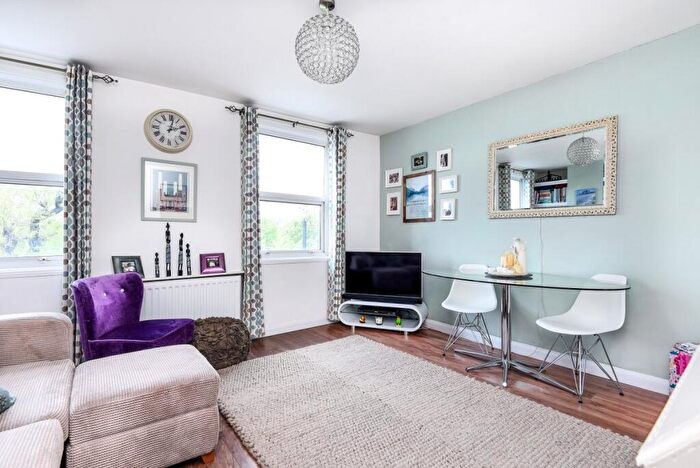 1 Bedroom Flat For Sale In Battersea Rise, Battersea, London, SW11