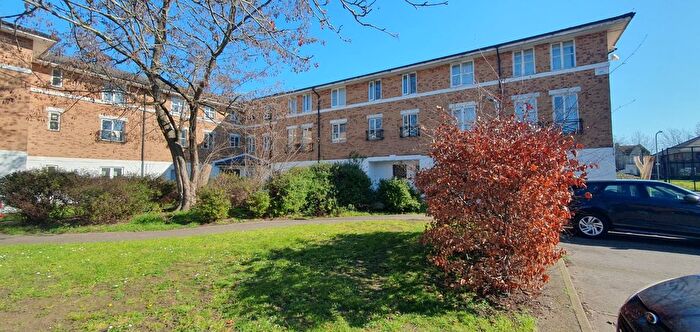 2 Bedroom Flat To Rent In Forsythia Close, Ilford, IG1