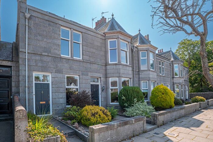 5 Bedroom Maisonette For Sale In Richmondhill Place, Aberdeen, AB15