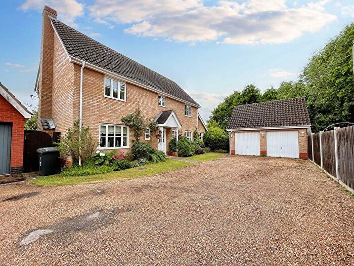 4 Bedroom Detached House For Sale In Paget Crescent, Gorleston, Great Yarmouth, NR31