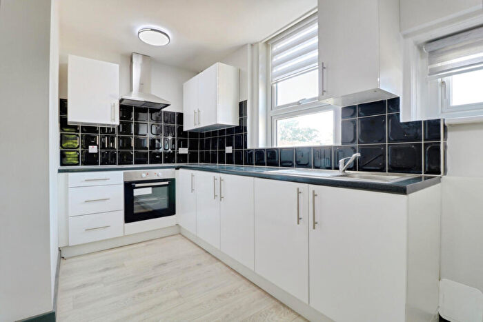 2 Bedroom Flat To Rent In York Road, Southend-on-sea, SS1