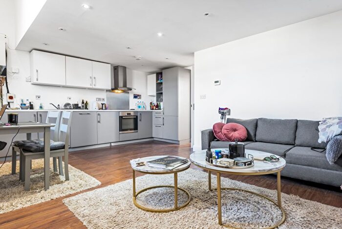 2 Bedroom Flat To Rent In The Cut, London, SE1