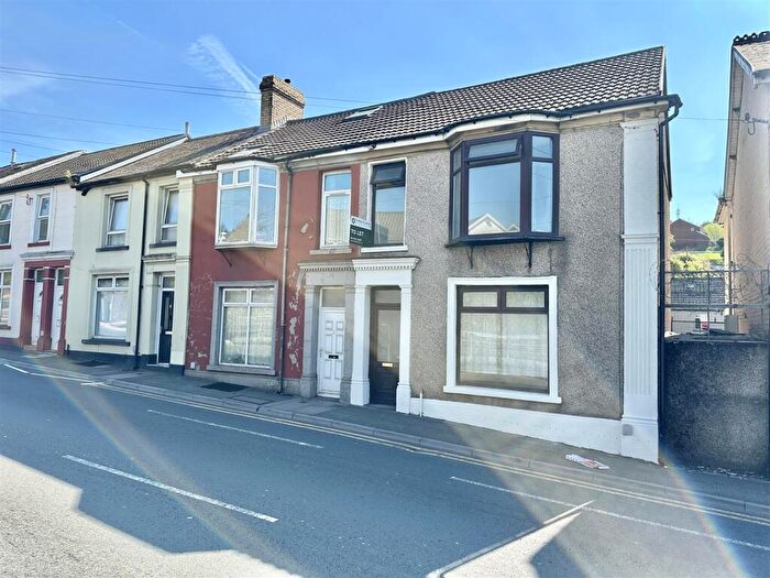 4 Bedroom End Of Terrace House To Rent In Park Place, Merthyr Tydfil, CF47
