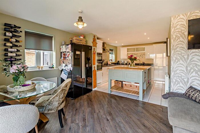 4 Bedroom House For Sale In Lakeside Boulevard, Lakeside, Doncaster, DN4