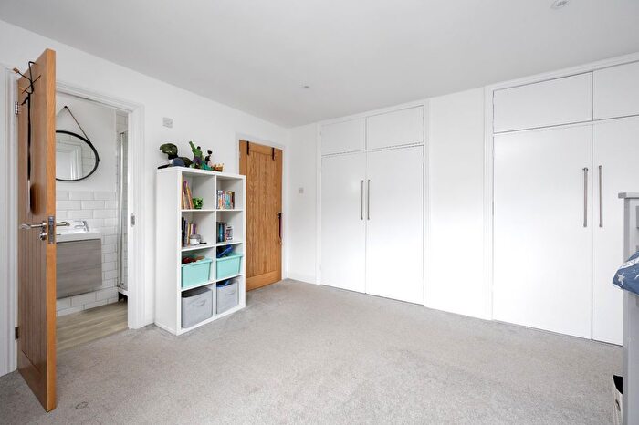 3 Bedroom Flat To Rent In Loyal Parade, Brighton, BN1