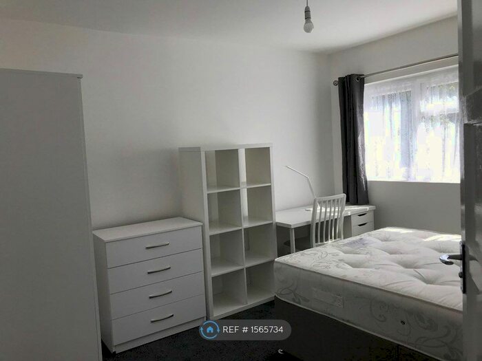 4 Bedroom End Of Terrace House To Rent In South Road, Englefield Green, Egham, TW20