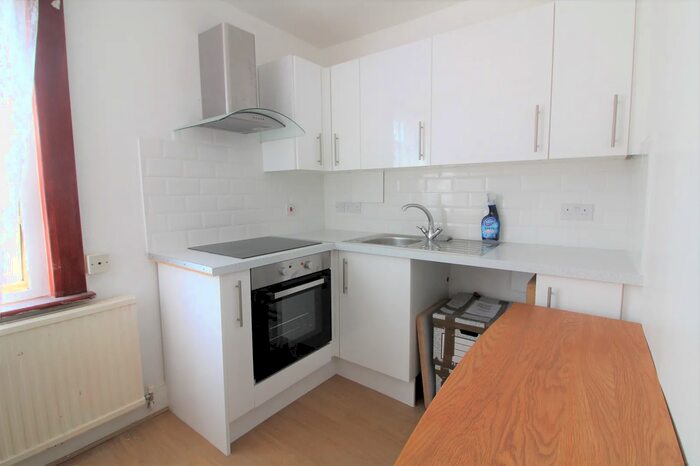 3 Bedroom Flat To Rent In Top-floor Tillotson Road, London, N9