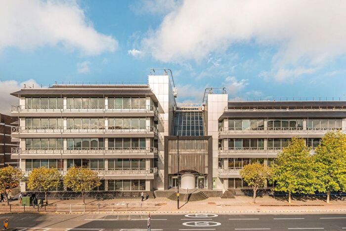 1 Bedroom Flat To Rent In Trinity Square, Hounslow, TW3