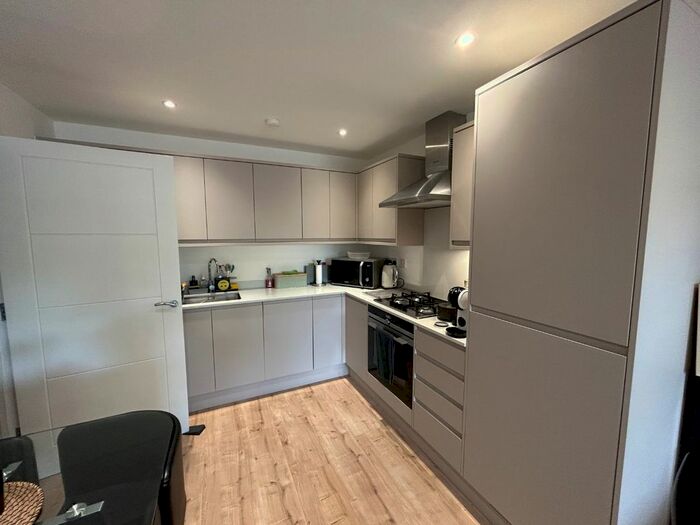 1 Bedroom Flat To Rent In Buckingham House East, Buckingham Parade, The Broadway, Stanmore, Greater London, HA7