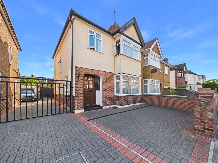 3 Bedroom Semi-Detached House For Sale In Warfield Road, Feltham, TW14
