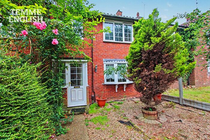 3 Bedroom Terraced House For Sale In Witchards, Basildon, SS16