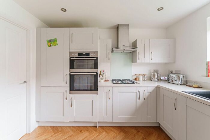 4 Bedroom Detached House For Sale In Bay Street, Thorpe Willoughby, YO8