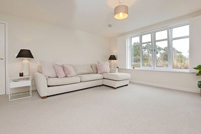 2 Bedroom Flat For Sale In Cowgill Gardens, Liberton, Edinburgh, EH16