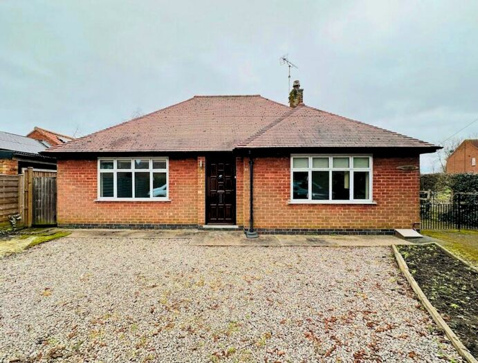 3 Bedroom Bungalow To Rent In Staythorpe Road, NG23