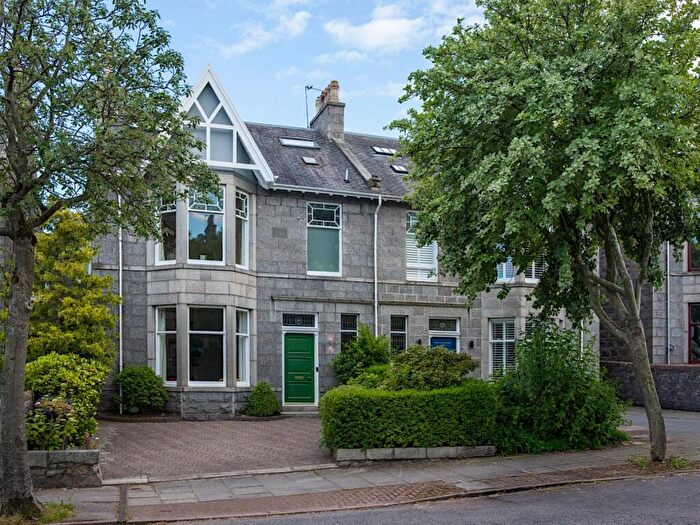 6 Bedroom Terraced House For Sale In Hamilton Place, Aberdeen, AB15