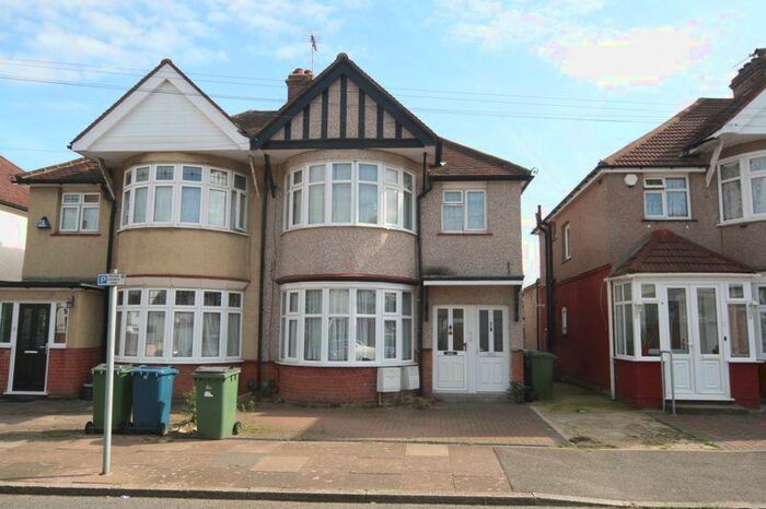2 Bedroom Ground Flat To Rent In Bethecar Road, Harrow, HA1