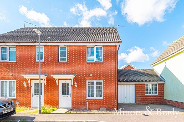 3 Bedroom Semi Detached House To Rent In Salk Road, Gorleston, NR31
