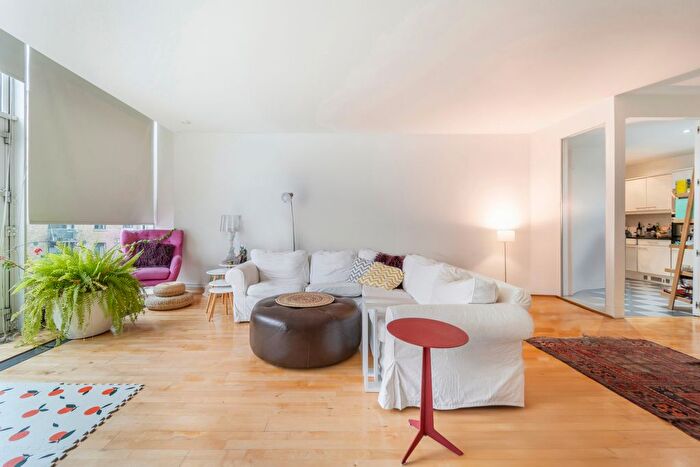 2 Bedroom Flat To Rent In Saffron Wharf, Shad Thames, SE1