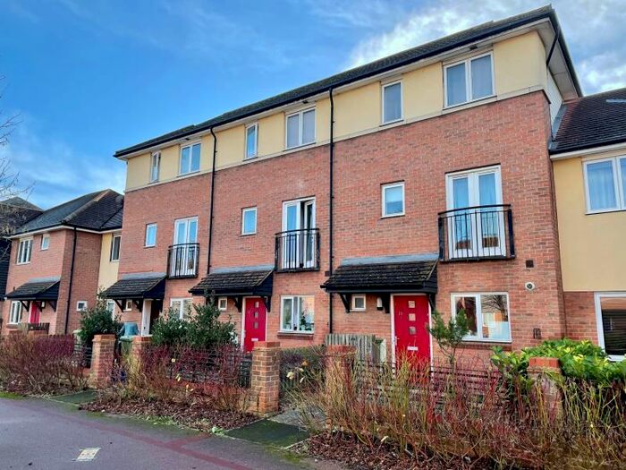 4 Bedroom Town House To Rent In Oakworth Avenue, Broughton, MK10