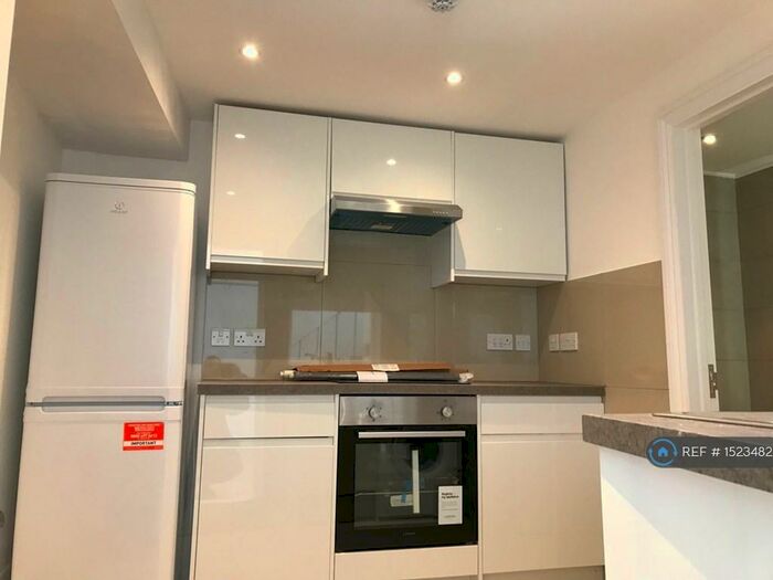 2 Bedroom Flat To Rent In Albion Street, Cheltenham, GL52