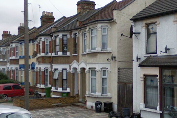 4 Bedroom Terraced House To Rent In Westwood Road, Ilford, Essex, IG3