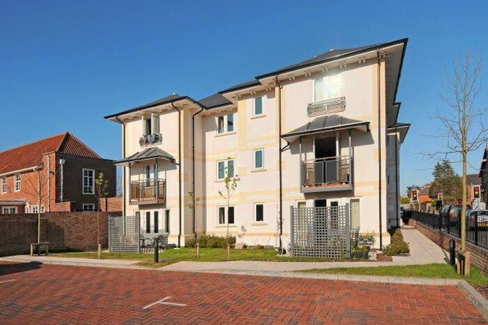 2 Bedroom Flat To Rent In Eastern Road, Lymington, SO41