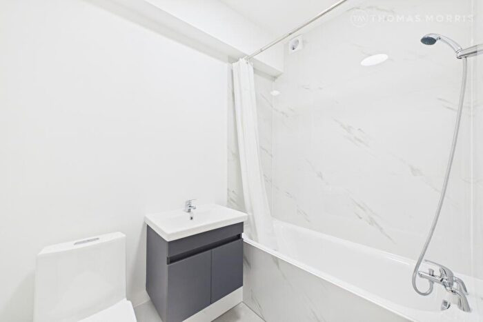 1 Bedroom Apartment To Rent In High Street, St. Neots, Cambridgeshire, PE19
