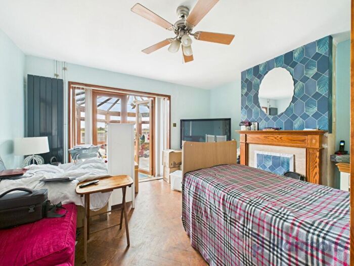 3 Bedroom Link Detached House For Sale In School View, Tunstall, Sittingbourne, Kent, ME9