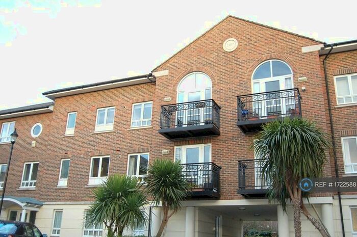 2 Bedroom Flat To Rent In Severn Court, Kingston Upon Thames, KT2