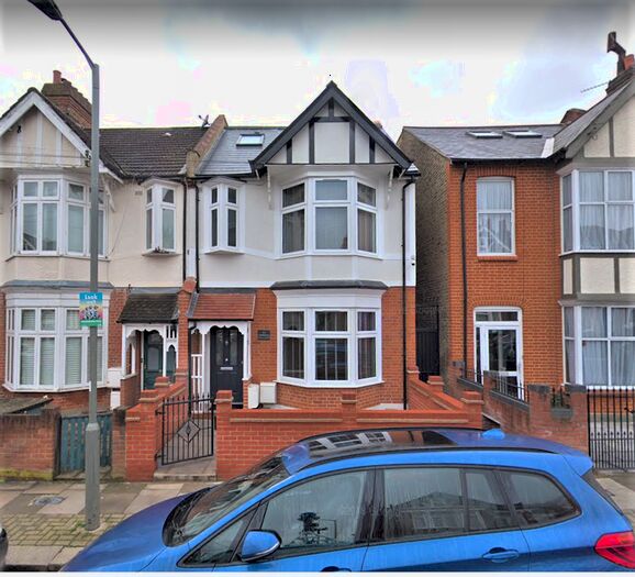 4 Bedroom Flat To Rent In Nimrod Road, Streatham, SW16
