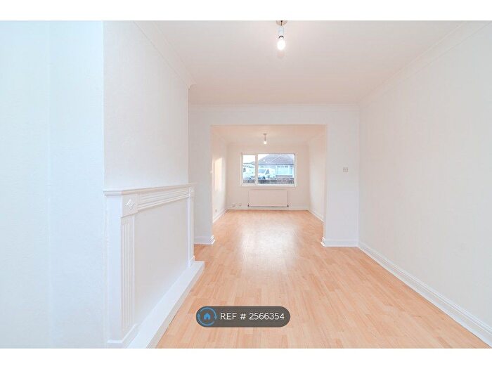 3 Bedroom Semi-Detached House To Rent In Wolseley Road, Portslade, Brighton, BN41