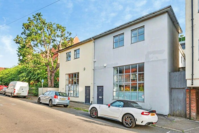 2 Bedroom House For Sale In Craven Street, Northampton, NN1