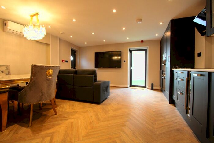 1 Bedroom Flat To Rent In Garratt Lane, London, SW18