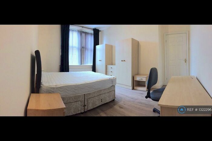 3 Bedroom Flat To Rent In Gosforth, Newcastle Upon Tyne, NE3